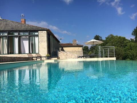 Logis des Chauvins – Poolside Gîte
