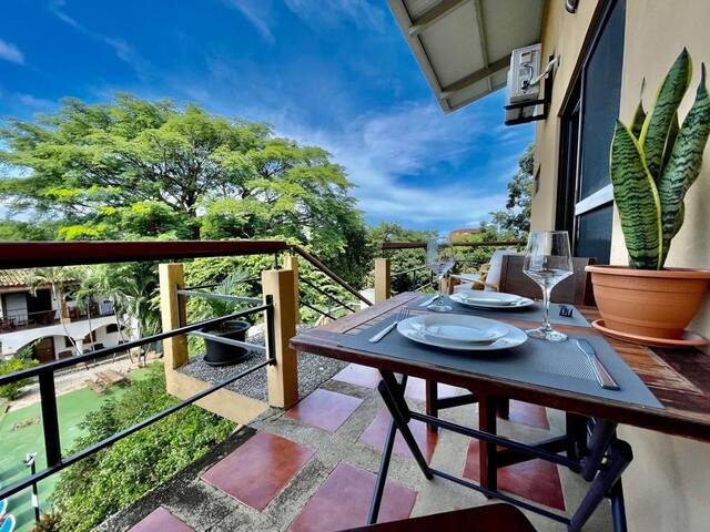 Perfectly located 2 bedroom getaway with views