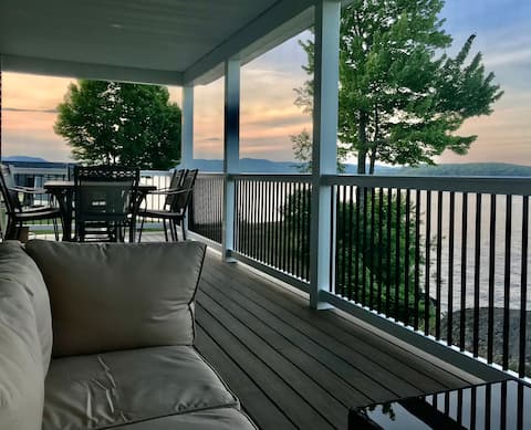 Amazing Lakeshore Home w/Dock; Sleeps 7.