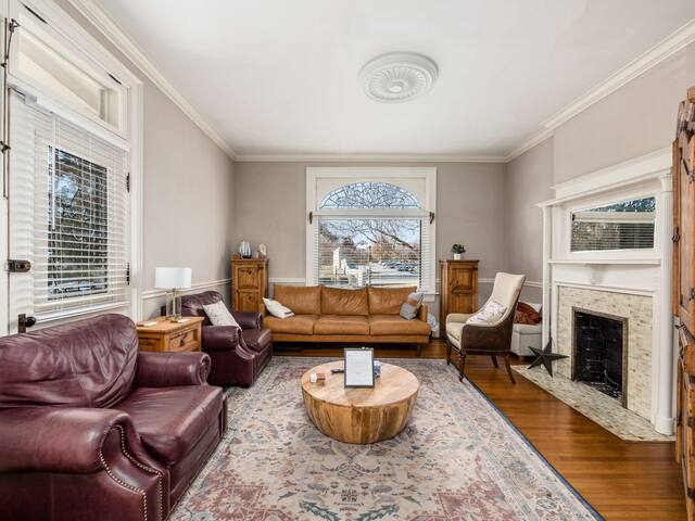 5 Bed, German Village Home on Schiller Park gallery image 4