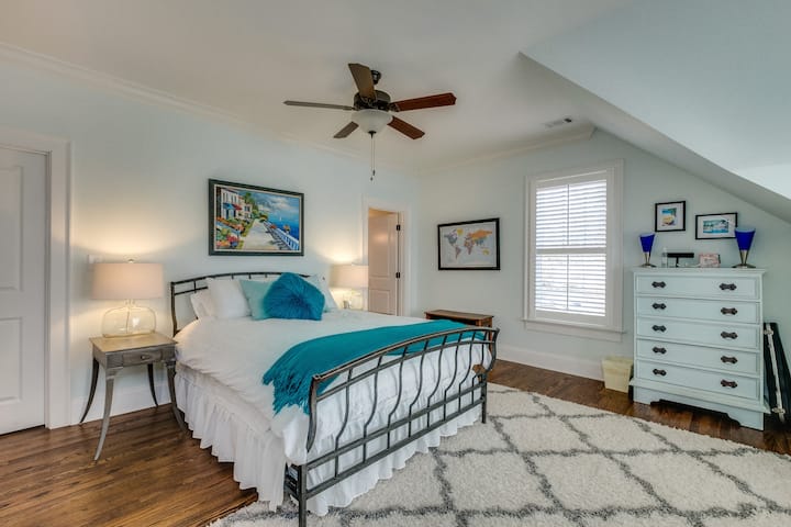 Spálňa na poschodí 1 (manželská posteľ)