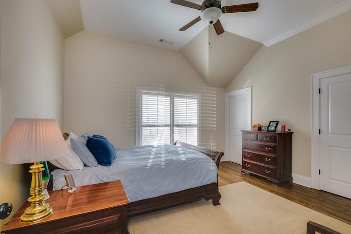 Spálňa na poschodí 2 (manželská posteľ)