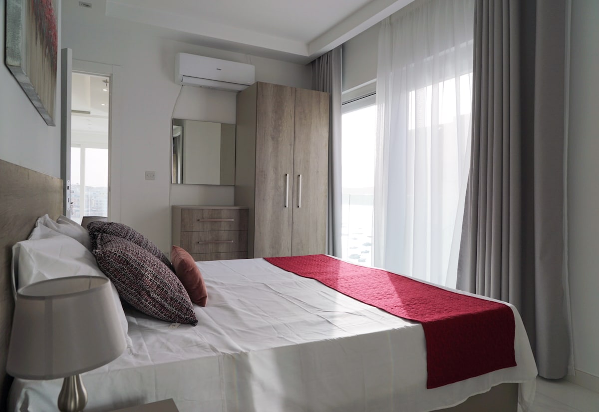 SEA VIEW Apartment overlooking promenade Brand New