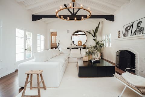 Popular Airbnb listing: Casa Honey | Hollywood Hills Retreat in Hollywood Hills West