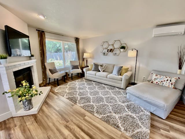 Peach Street Farm: Bunnies, Gardens, Playroom, A/C gallery image 3