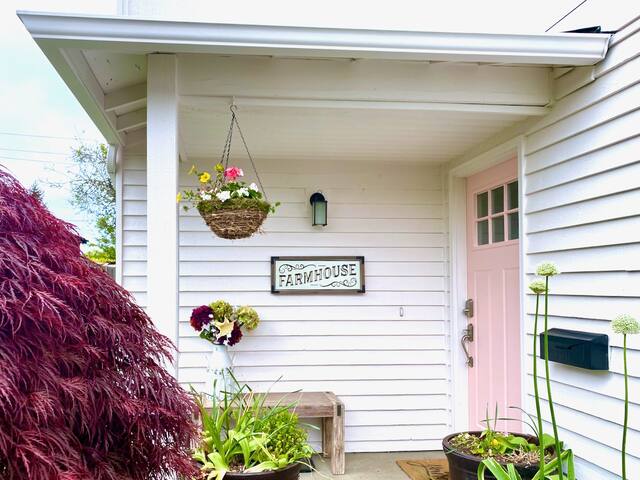 Peach Street Farm: Bunnies, Gardens, Playroom, A/C gallery image 2