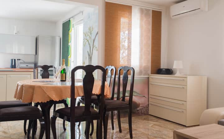 Apartment Olga 4+1 In Der Nähe Des Festivalgelände - Pirovac