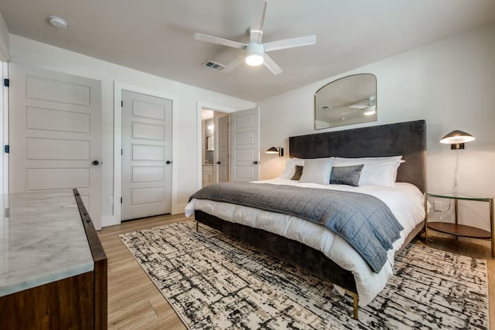 Главна спална соба, брачен кревет (широк 180-220 см)