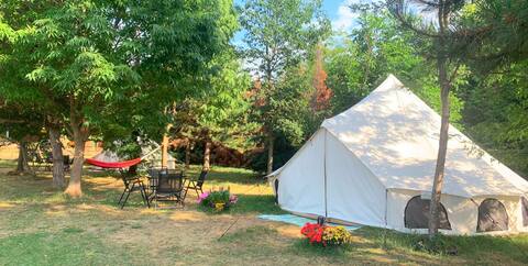 Utopia Feels - 4 Queen Bed Glamping Tent