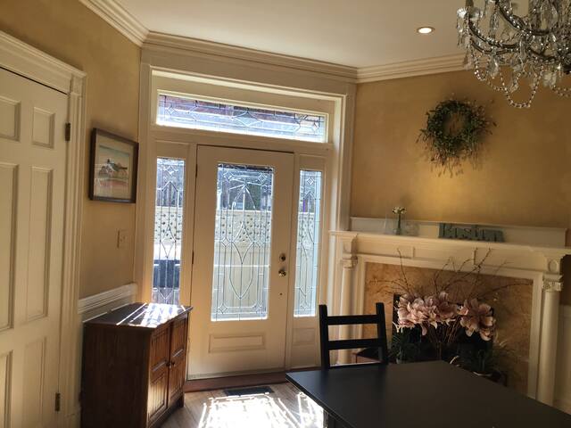 Entire 3 story Brownstone building, Walk to Fenway gallery image 4