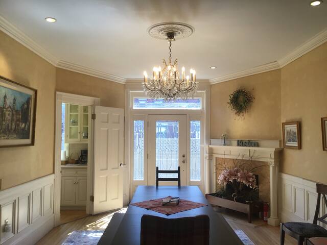 Entire 3 story Brownstone building, Walk to Fenway gallery image 2