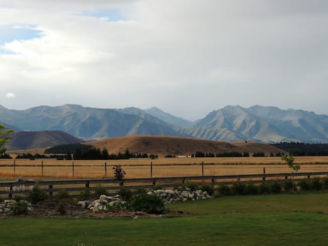Top Airbnb: Mountain view Cottage in Mackenzie District