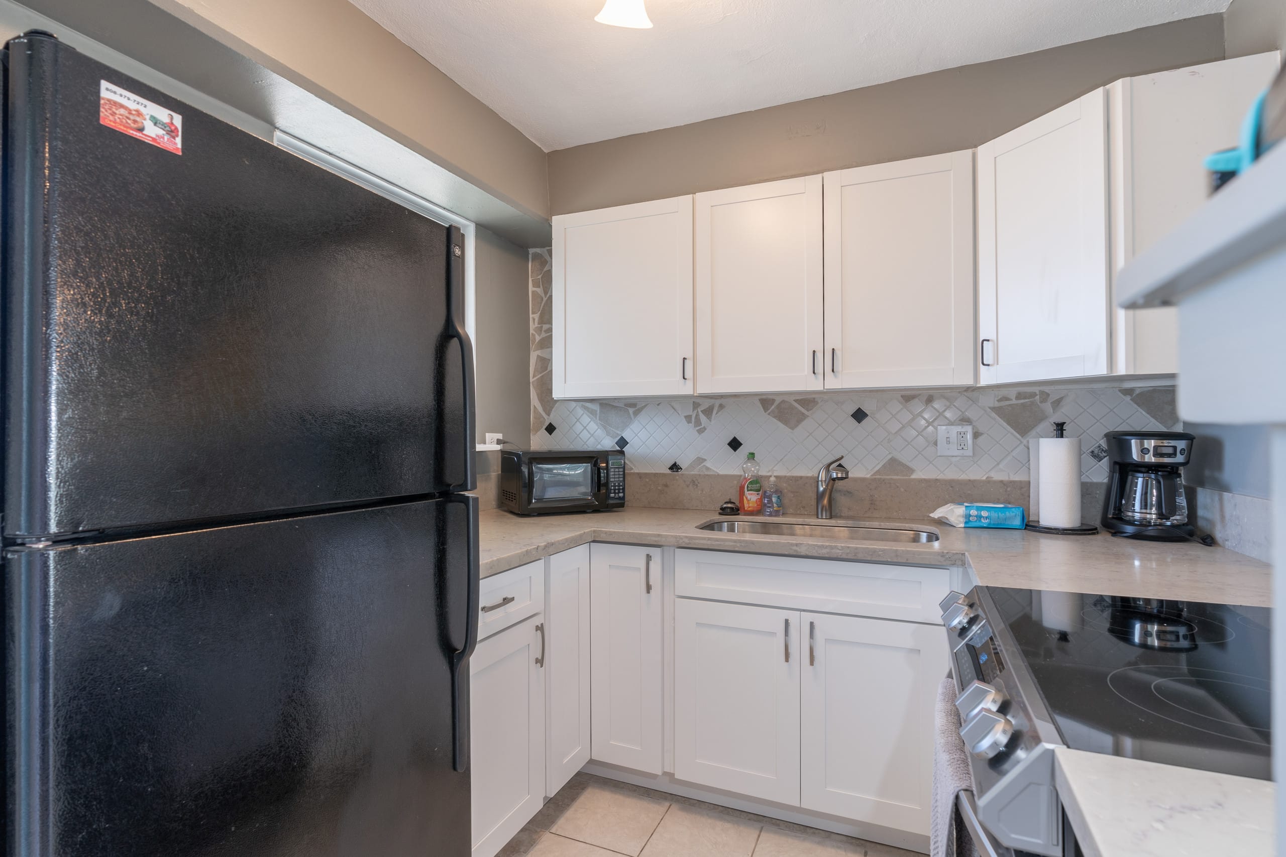 Royal Aloha Waikiki 2 bedroom WiFi Kitchen 809 - Image 11