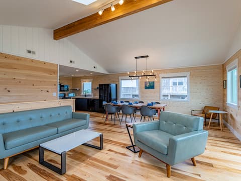 Top Airbnb: Oceanfront/pool/4 kings/pet friendly/renovated in Salvo