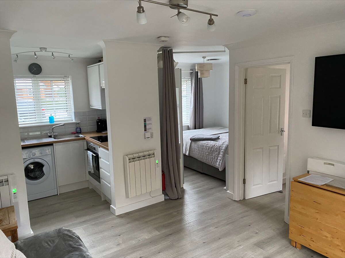 Private Annex, close to Brands Hatch Guest houses for Rent in West