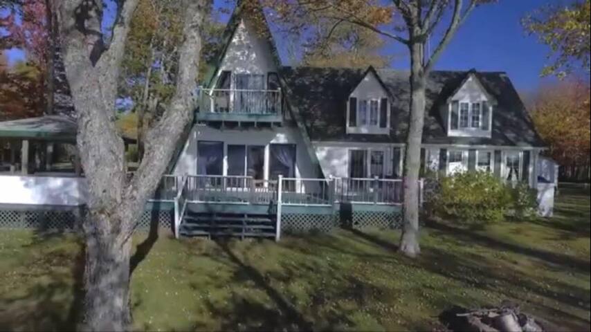 The Lake House on Square Lake gallery image 4