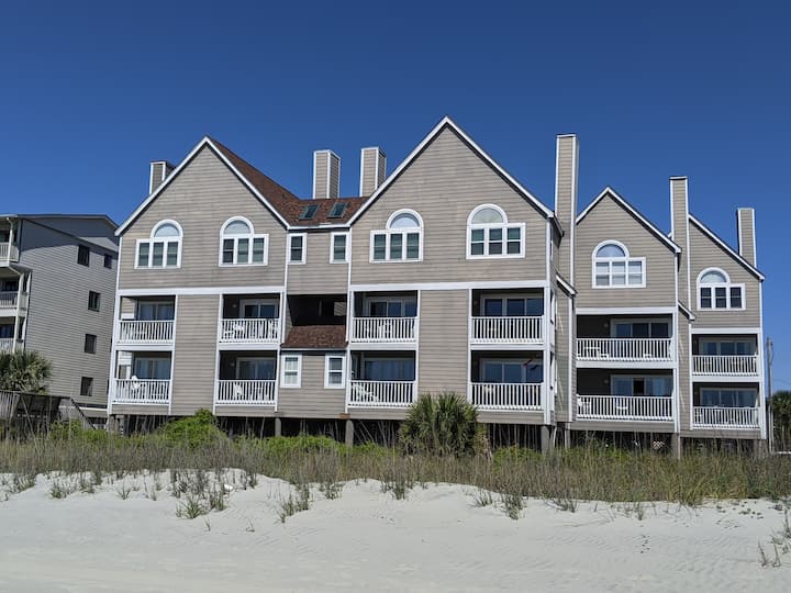 Direct Oceanfront 2bdrm w/ pool Linens Included! Condominiums for