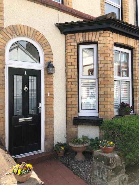 Charming end of terrace 3 bedroom house.