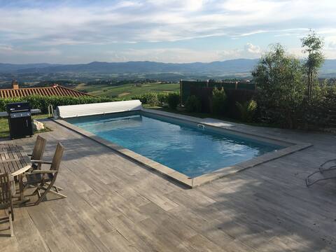 Vacation villa with exceptional views of Oingt