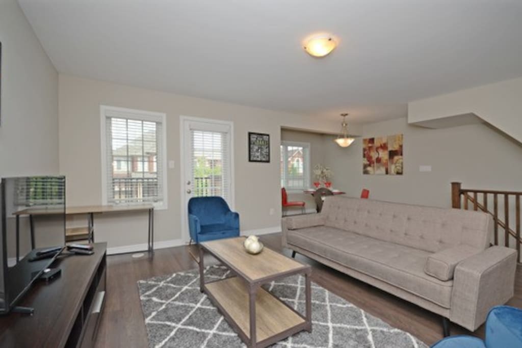 Luxury, Spacious 2 BDR Townhome - Oakville ON