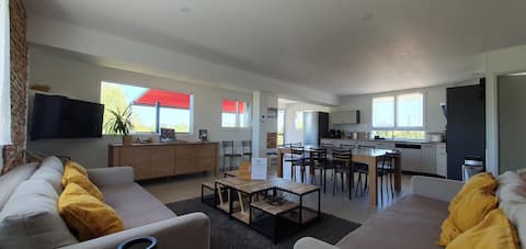 Popular Airbnb listing: La Terrasse du Loir gîte 3 km from La Flèche Zoo in La Flèche