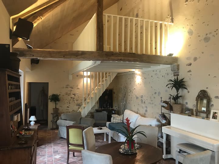 Maison Chaleureuse Avec Piscine Et Grand Jardin, - ibis Sens