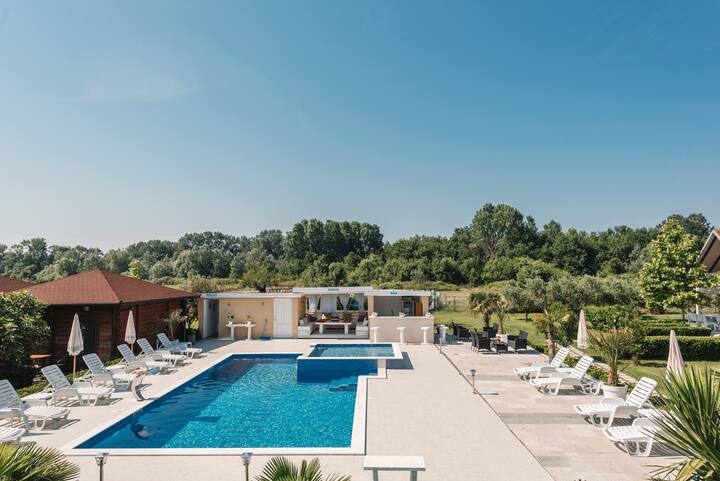 Christophers Suite With Balcony, Pool And Parking - Montenegro