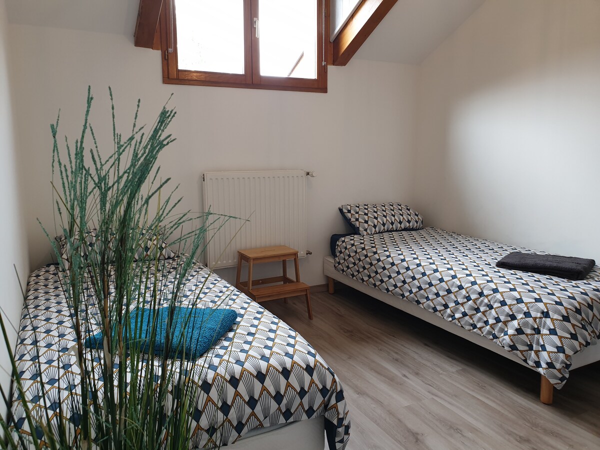 Spavaća soba 2 kreveta 90 x 200