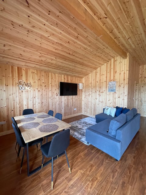 Modern 3 Bed Lodge with Netflix, WiFi & Lake Views
