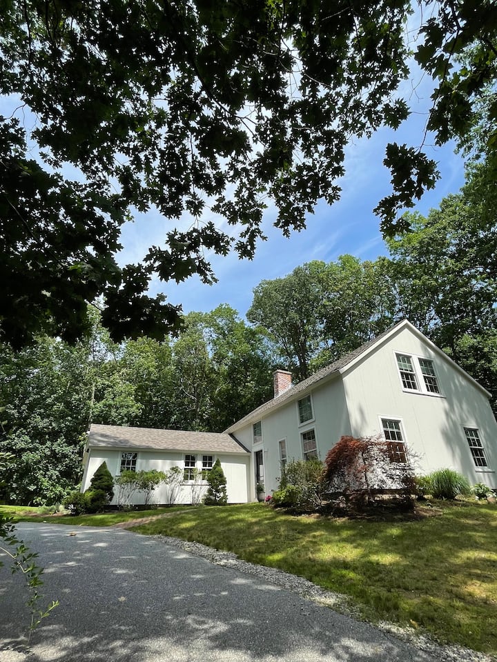 Charming 3 Bedroom Home Minutes From Beach - Madison, CT