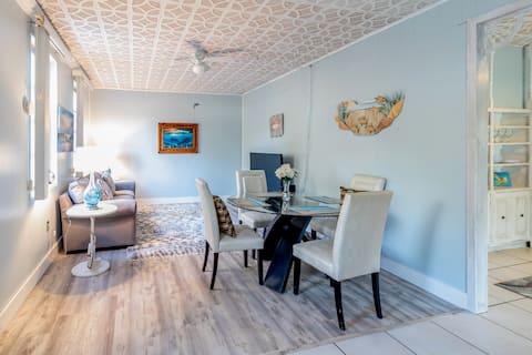 Top Airbnb: Unique Cotton Cottage in Englewood