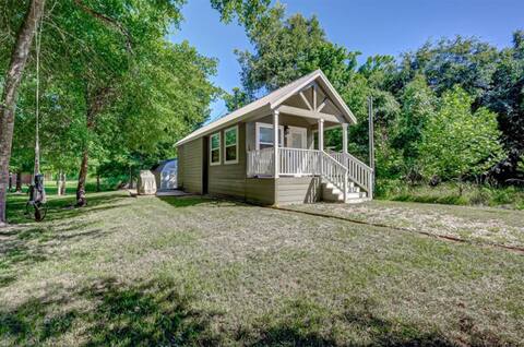 Tiny Home, Big Comforts: Nature's Retreat W/ WiFi