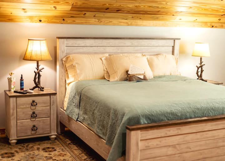 Pet Friendly Barn Loft At Mini Moo Ranch Near WEC Barns For Rent In pet-friendly-barn-loft-at-mini-moo-ranch-near-wec-barns-for-rent-in