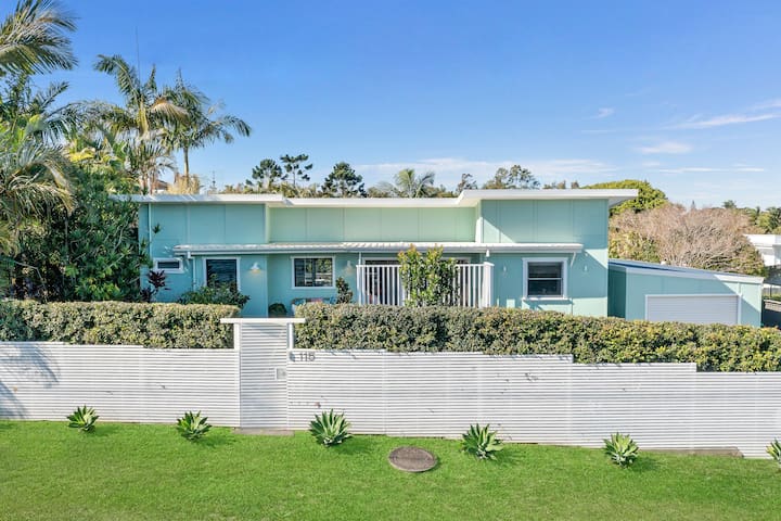 Byron Bay – Iconic Mid Century House in Town