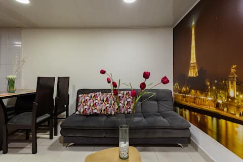 Top performing Airbnb: Beautiful apartment overlooking downtown, with a jacuzzi and a warm terrace full of plants, 360-degree viewpoint in Rafael Uribe Uribe