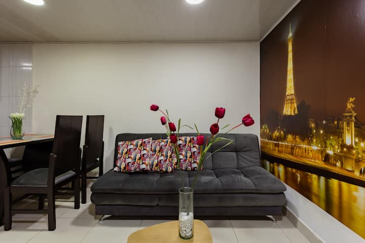 Hermoso Apartamento  Con Vista Al Centro De La Ciudad Acceso Jackuzie Y Terraza Cálida Llena De Plantas,  Mirador 360 Grados - Bogota
