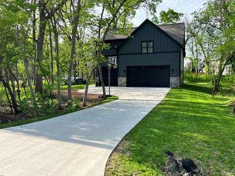 Newly Constructed 1 Bedroom Home near Lake Waubesa
