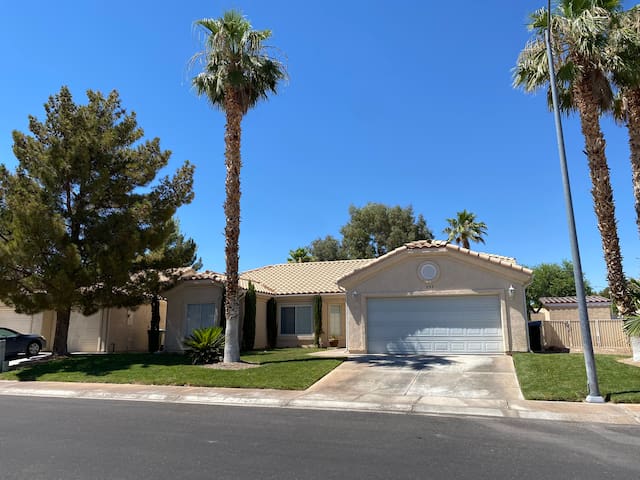 Mesquite Retreat 3 bed 2 bath, with pool