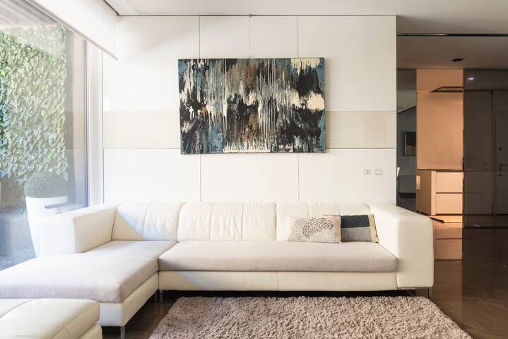 Magenta Luxury 3BR I Hacca Collection gallery image 2