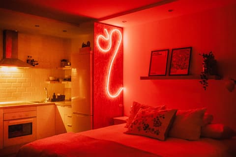 Comfy bed & Sunny  • 2mins Beach + fast WIFI