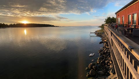 Coastal view - South coast - Above sea edge (max 6 beds)