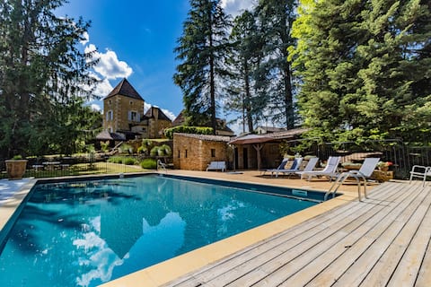 Villa with pool on the grounds of a castle