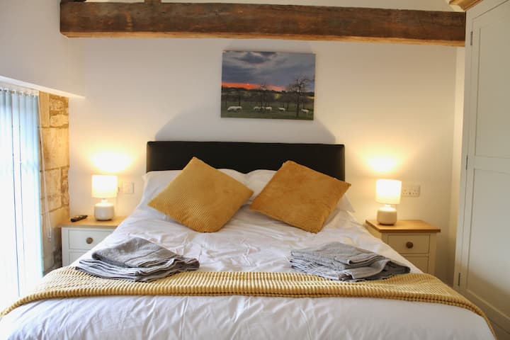 2号卧室，加大双人床