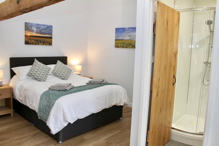 3号卧室，带套房淋浴间 