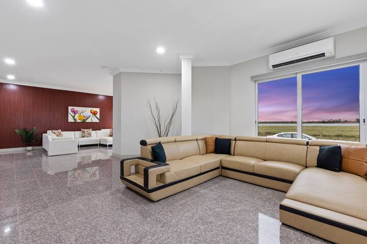Large Family & Group Stays - Diggers Rest