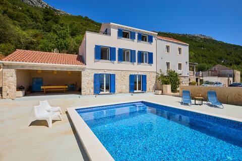 Villa Korta - Spacious House  with Pool