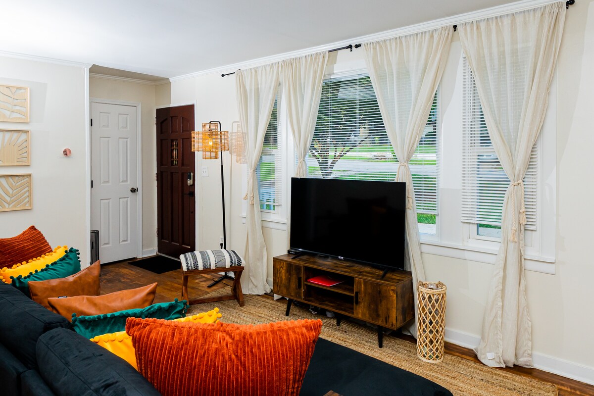 Top performing Airbnb: Boho Vibes in the City w/OutDoor Movie Rental in Venetian Hills