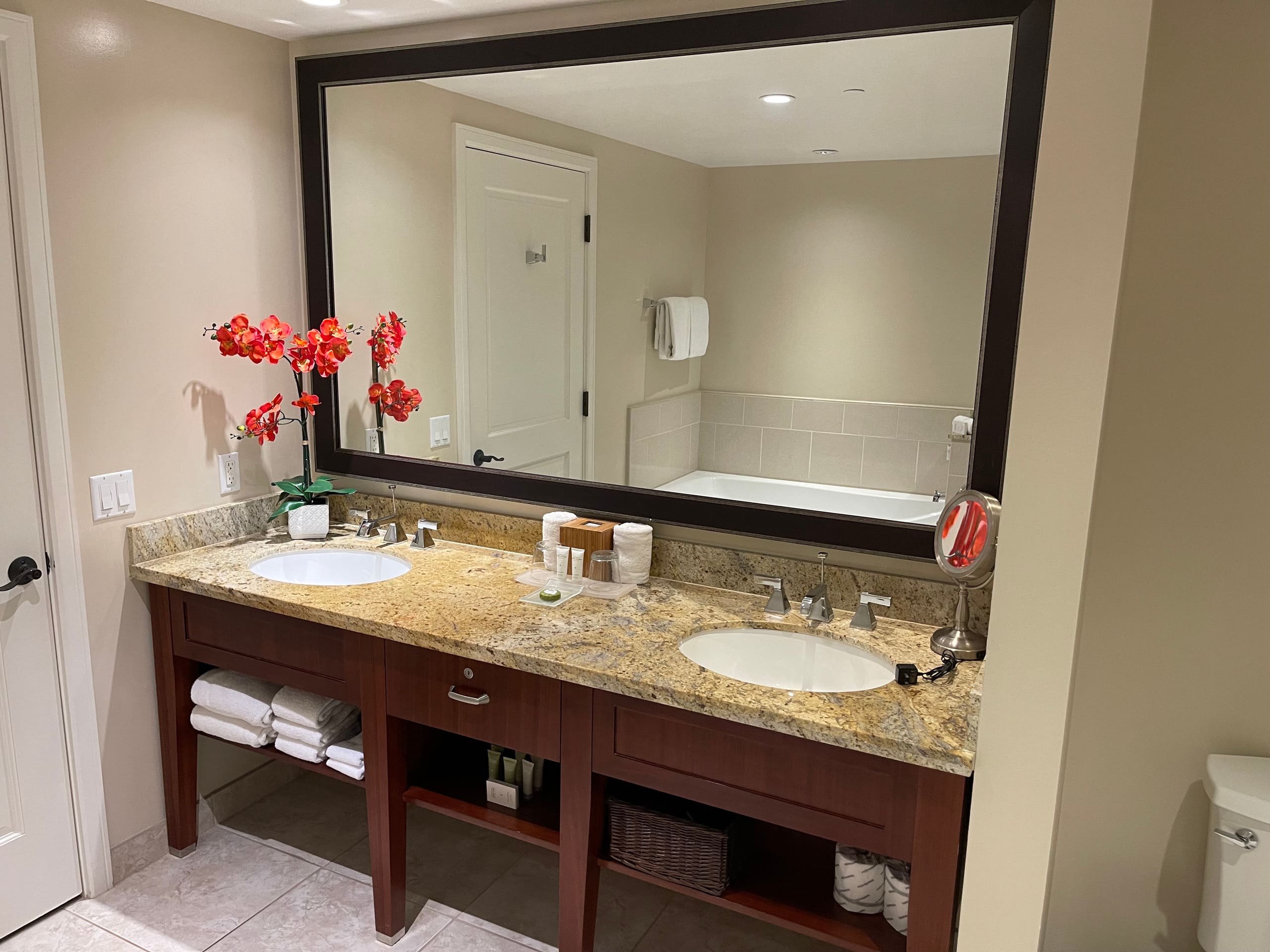 Condo in Lahaina · ★4.96 · 2 bedrooms · 3 beds · 2 baths - Image 16