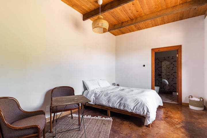 Dormitorio de invitados, con baño privado