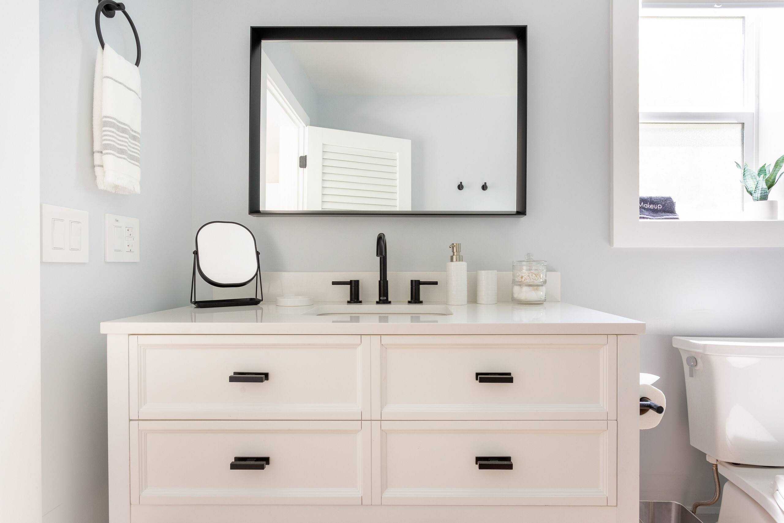 Hale 'Io • Remodeled 2/2 Luxury • AC • Ocean View - Image 32